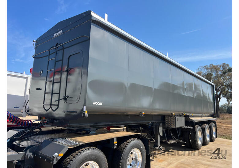 caption Tipper Trailer