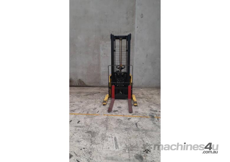 1.3T Battery Electric Walkie Reach Stacker 