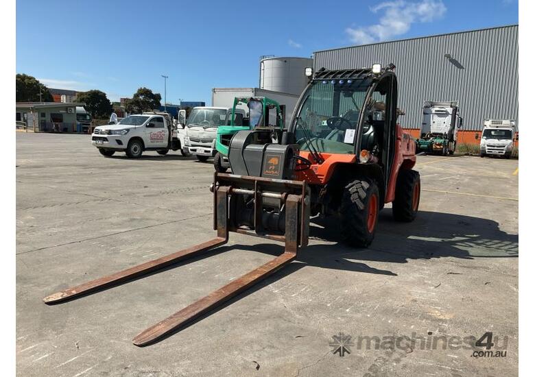 caption 2018 Ausa T204H Taurulift Telehandler