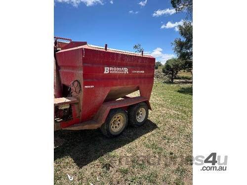 caption Bromar Feed Cart