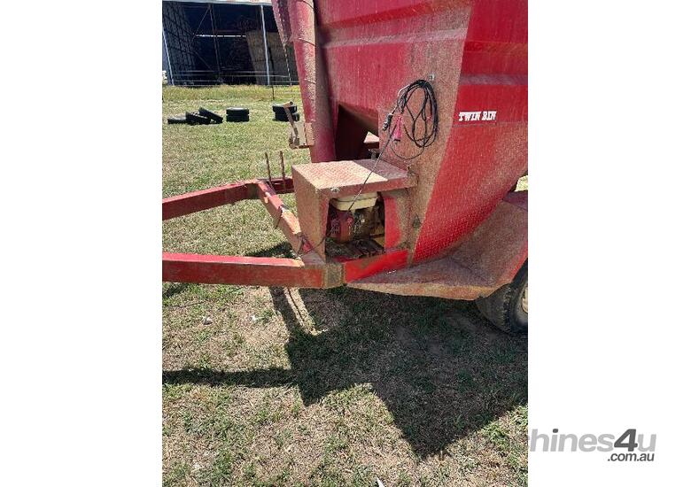 caption Bromar Feed Cart