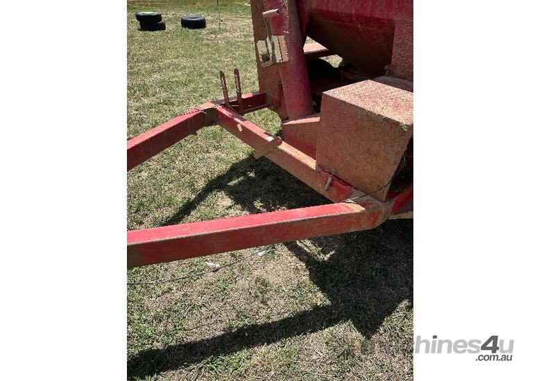 caption Bromar Feed Cart