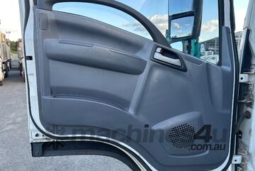 2017 Isuzu FSR 140-260 Sweeper