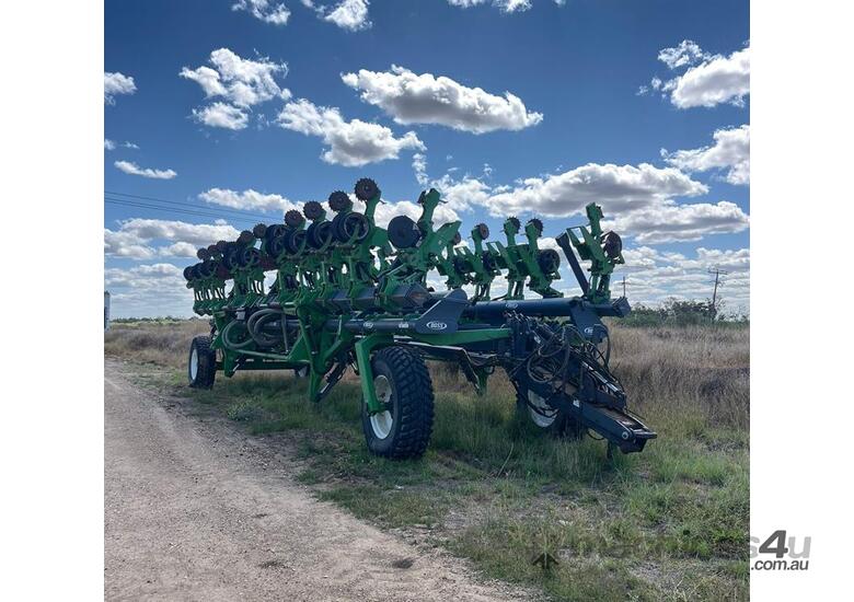 2015 BOSS AGRICULTURE 24 METRE PRECISION PLANTER 