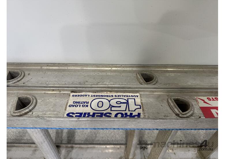caption Oldfields Extendable ladder