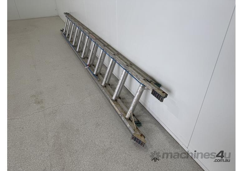 caption Oldfields Extendable ladder