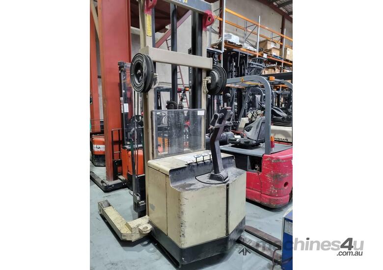 caption Crown 30WR Walkie Reach Stacker - 6 Month Old Battery