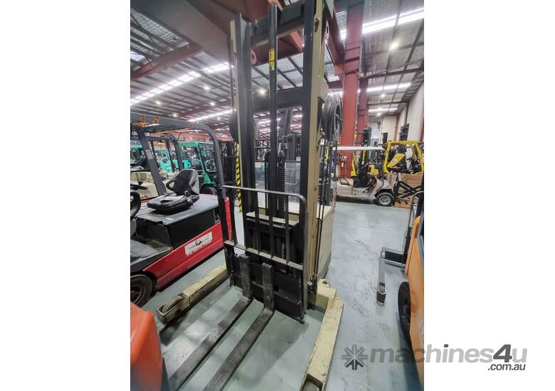 caption Crown 30WR Walkie Reach Stacker - 6 Month Old Battery