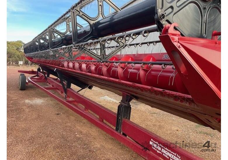 caption 2017 CASE IH 3050 41' VARIABLE CUTTER BAR HEAD FRONT