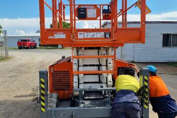 SNORKEL 3370 33ft Heavy Diesel Rough Terrain Scissor Lift
