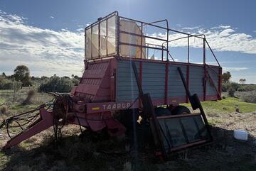 TAARUP SILAGE WAGON AND CONVEYOR 1030 FARM EQUIPM
