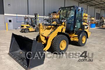 CAT 907M Wheel Loaders integrated Toolcarriers