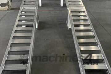 9m 7Tonne Center Supported Loading Ramps