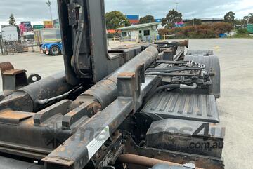 2004 Volvo FM380 Hook Bin Truck