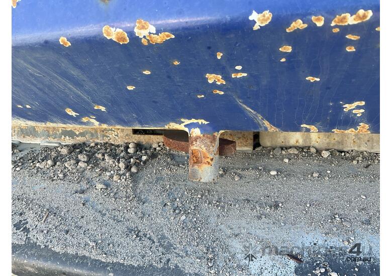 2010 Hino FG1J Dual Control Road Sweeper