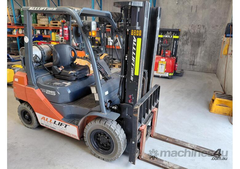 Used Toyota 32-8FG25 2.5T