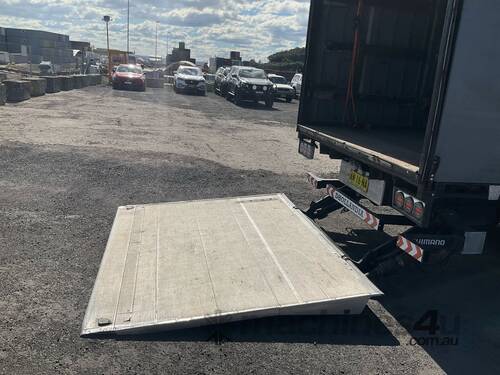 2006 Mitsubishi Fuso Fighter FK600 Pantech Curtainsider