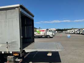 2006 Mitsubishi Fuso Fighter FK600 Pantech Curtainsider - picture1' - Click to enlarge