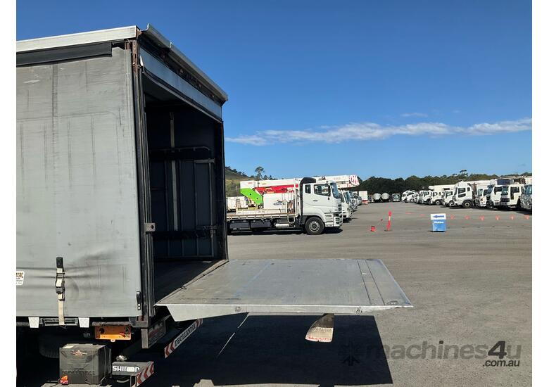 2006 Mitsubishi Fuso Fighter FK600 Pantech Curtainsider