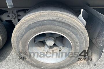 1990 Krueger ST-3-32 Tri Axle Curtainside B Trailer