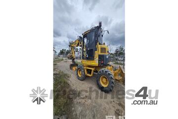 Komatsu 2015   PW98MR-8