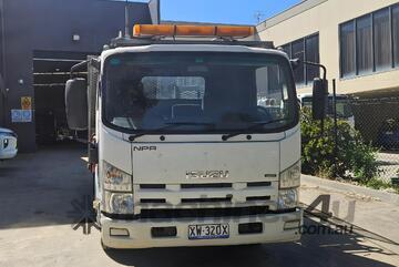 2010 Isuzu NPR 275 SWB Service Body