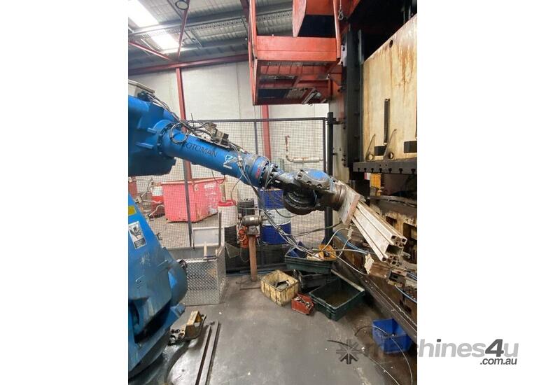 Motoman UP 130 Industrial Robot