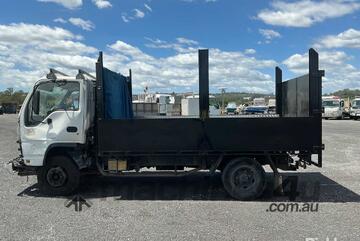 Isuzu 2005   NPR Table Top