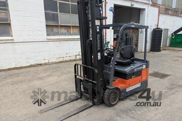 Toyota     3 Forklift
