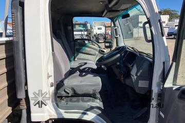 Isuzu 2010   NPR 200 Table Top