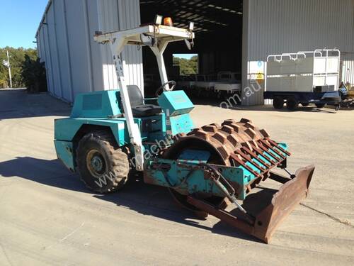CA-121 pd , padfoot roller , push blade , 4 ton , 2503 hrs
