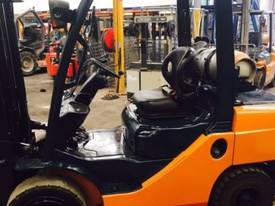 Used LPG Toyota 8 series 3 tonne forklift - picture0' - Click to enlarge