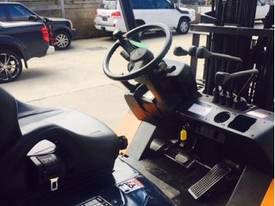 Used LPG Toyota 8 series 3 tonne forklift - picture1' - Click to enlarge