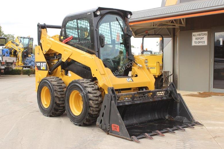 caption 2014 CAT 242D SKID STEER LOADER