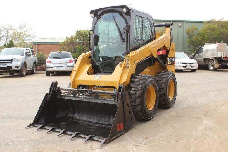 caption 2014 CAT 242D SKID STEER LOADER