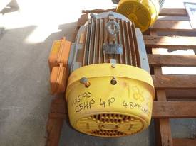 WEG INDUSTRIAL 25HP 3 PHASE ELECTRIC MOTOR/1440RPM - picture0' - Click to enlarge