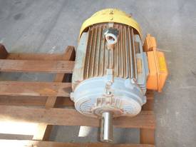 WEG INDUSTRIAL 25HP 3 PHASE ELECTRIC MOTOR/1440RPM - picture1' - Click to enlarge