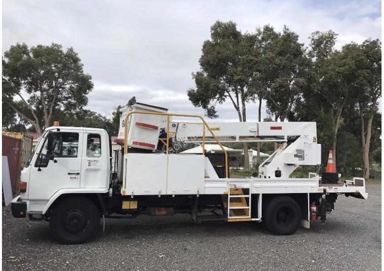 caption 1994 Isuzu FTR 800 Truck Mounted EWP