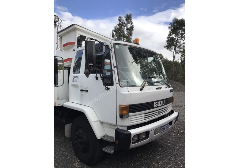 caption 1994 Isuzu FTR 800 Truck Mounted EWP