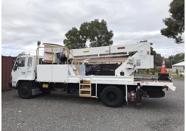 caption 1994 Isuzu FTR 800 Truck Mounted EWP