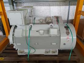 350 KW 2012 Toshiba Tmeic Electric Motor 6600 Volt 3 Phase BB30-PM-421000 Type IDF-CHKW11 Frame 400H - picture0' - Click to enlarge