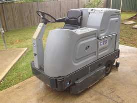Ride on scrubber BR1100C $3000 neg - picture0' - Click to enlarge