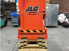 JLG scissor lift - picture0' - Click to enlarge