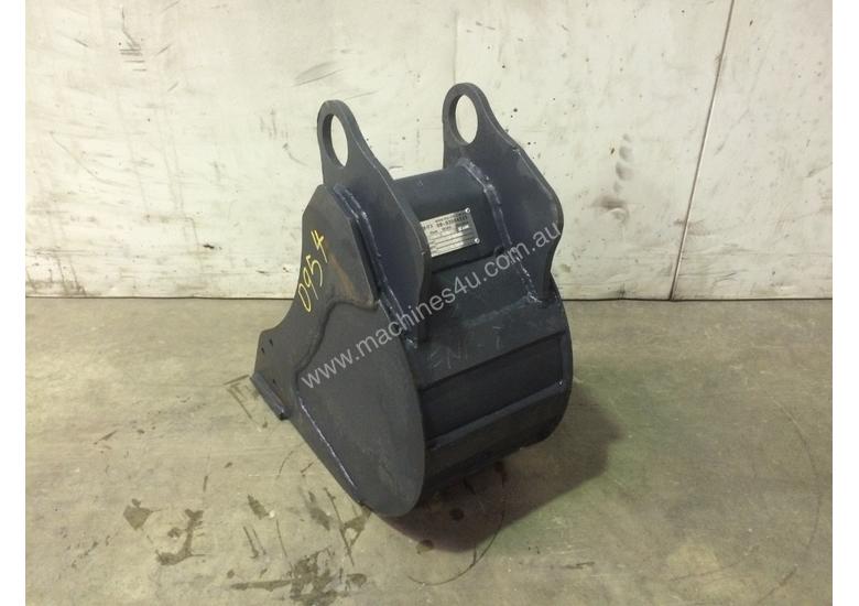 caption UNUSED 250MM BUCKET WITH BLANK HOOKUPS SUIT 1-2T EXCAVATOR D954