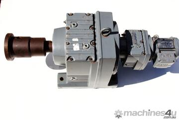 SEW Eurodrive 0.12 kW R97 Helical Gearmotor, 3730:1 Ratio, 130 KG - High Efficiency for Heavy-Duty