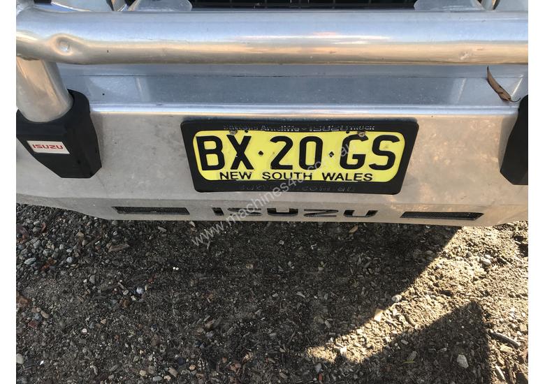 caption Isuzu tipper chipper,Aluminium borcat bin & Toolbox, bullbar, 139 000km, diff locker, towbar, as new