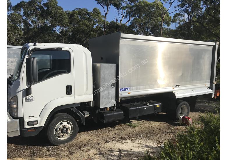 caption Isuzu tipper chipper,Aluminium borcat bin & Toolbox, bullbar, 139 000km, diff locker, towbar, as new