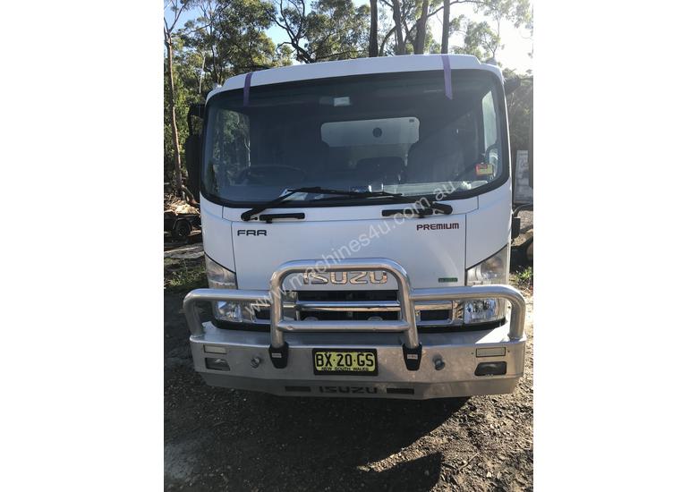 caption Isuzu tipper chipper,Aluminium borcat bin & Toolbox, bullbar, 139 000km, diff locker, towbar, as new
