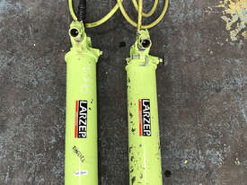 Larzep Hydraulic Single Acting Hand Pump W22307 - picture1' - Click to enlarge