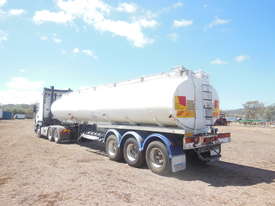 Tri Axel Tanker Trailer - picture2' - Click to enlarge